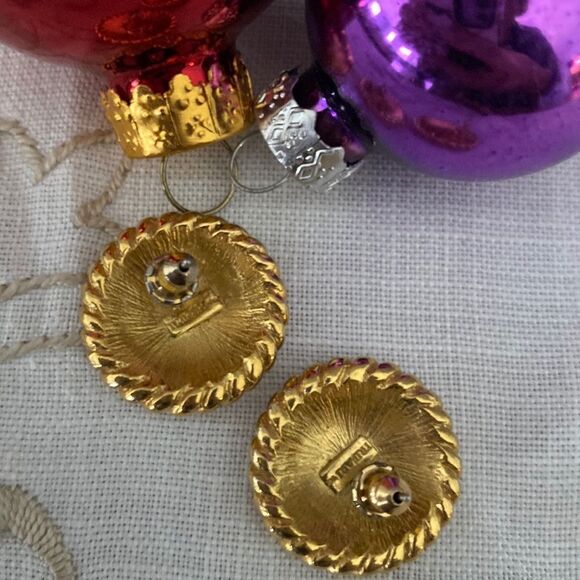 Lot of 4 Trifari Earrings & Brooches - Picture 4 of 13